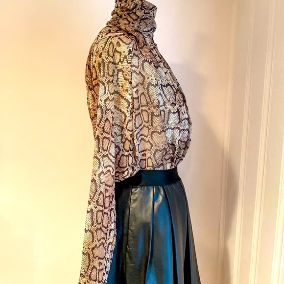 Smythe Turtleneck Drape Blouse NWT SZ small - Picture 6 of 8